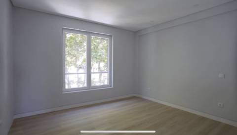 Apartamento T3+1 centro de Carcavelos