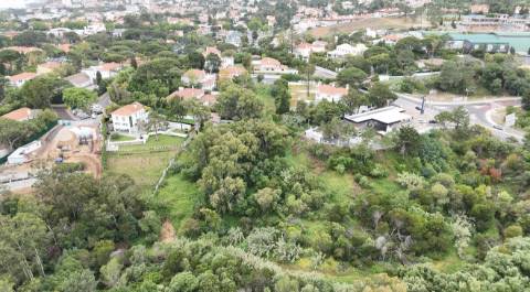 Terreno com 4890m2 no Estoril