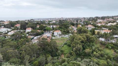 Terreno com 4890m2 no Estoril