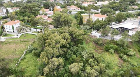 Terreno com 4890m2 no Estoril