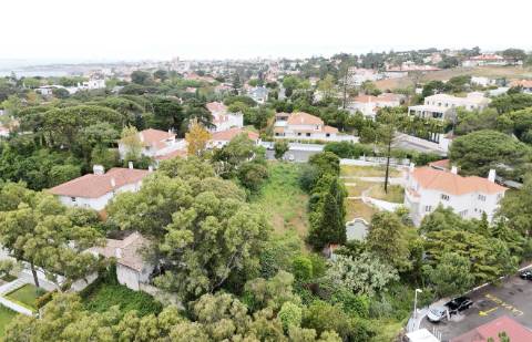 Terreno com 4890m2 no Estoril