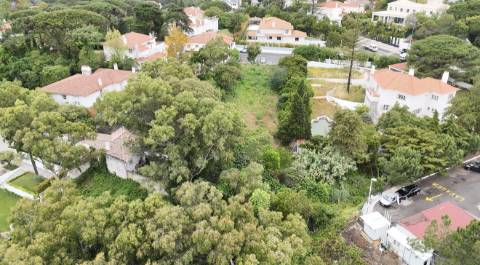 Terreno com 4890m2 no Estoril