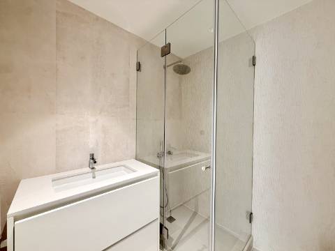 Moradia T4 de Arquitetura Contemporânea com Piscina e Jardim em Birre, Cascais