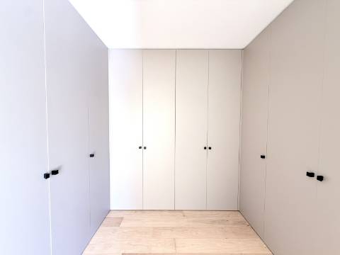 Moradia T4 de Arquitetura Contemporânea com Piscina e Jardim em Birre, Cascais