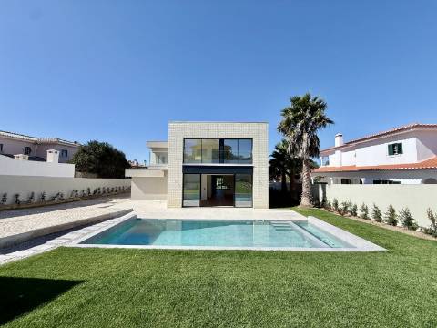 Moradia T4 de Arquitetura Contemporânea com Piscina e Jardim em Birre, Cascais