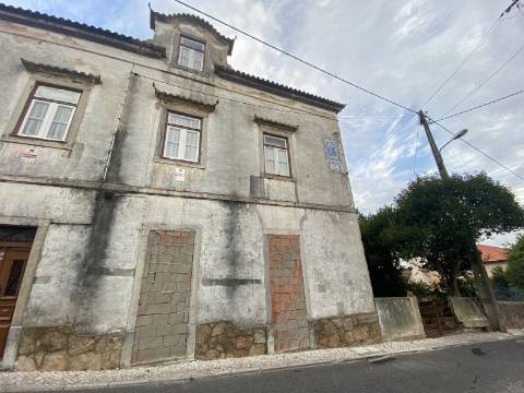 Chalet com vista mar no Estoril, tem projeto de arquitectura aprovado