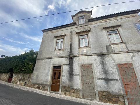Chalet com vista mar no Estoril, tem projeto de arquitectura aprovado
