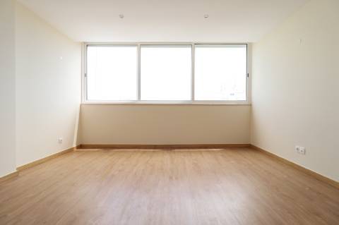 Apartamento T4 Remodelado na Pampilheira