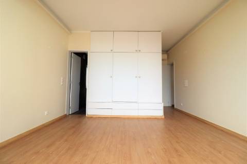 Apartamento T4 Remodelado na Pampilheira