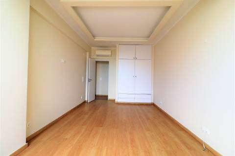 Apartamento T4 Remodelado na Pampilheira