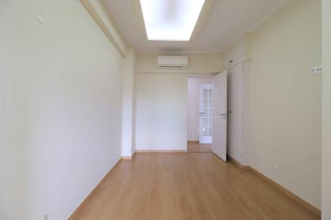 Apartamento T4 Remodelado na Pampilheira