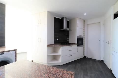 Apartamento T4 Remodelado na Pampilheira