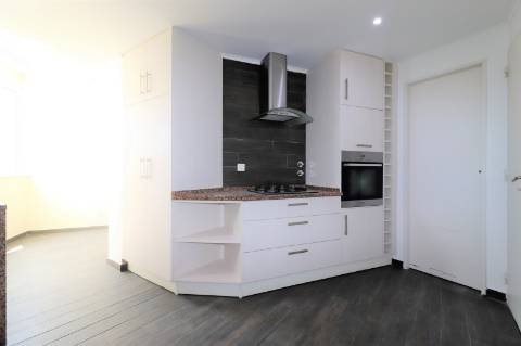 Apartamento T4 Remodelado na Pampilheira