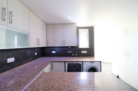 Apartamento T4 Remodelado na Pampilheira