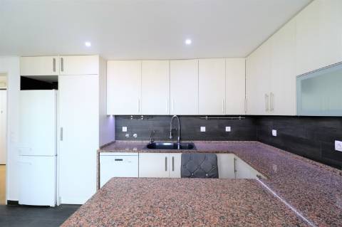 Apartamento T4 Remodelado na Pampilheira