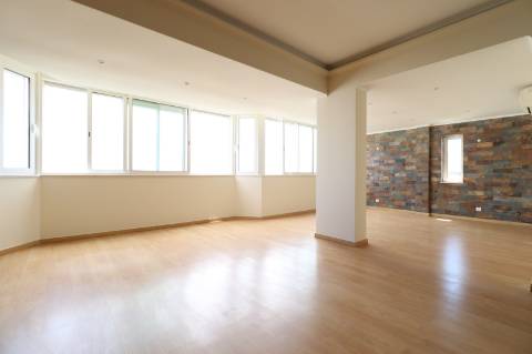 Apartamento T4 Remodelado na Pampilheira