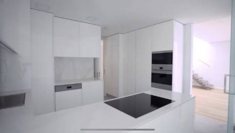 Apartamento T3+1 Centro de Carcavelos