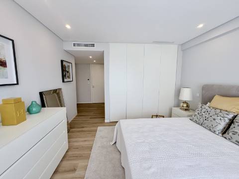 Apartamento T3+1 Centro de Carcavelos