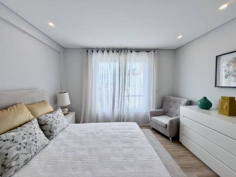 Apartamento T3+1 Centro de Carcavelos