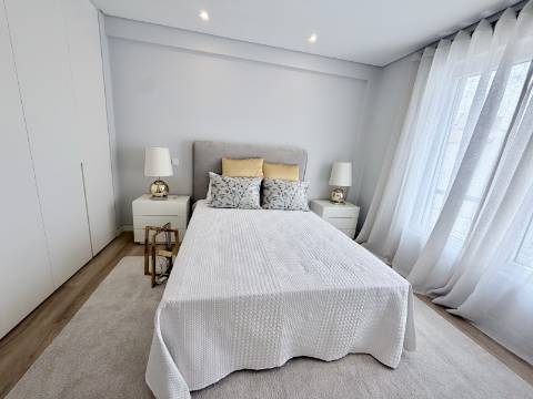 Apartamento T3+1 Centro de Carcavelos