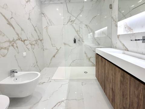 Apartamento T3+1 Centro de Carcavelos