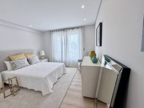 Apartamento T3+1 Centro de Carcavelos