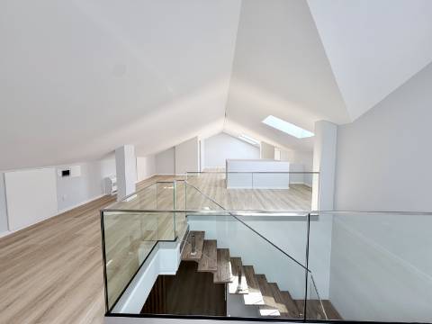 Apartamento T3+1 Centro de Carcavelos