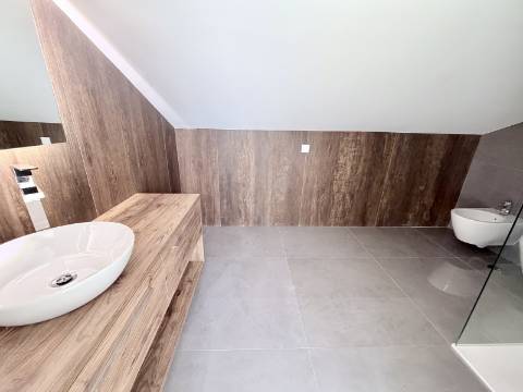 Apartamento T3+1 Centro de Carcavelos