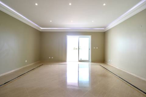 Apartamento T3 Duplex num Condominio Fechado em Cascais