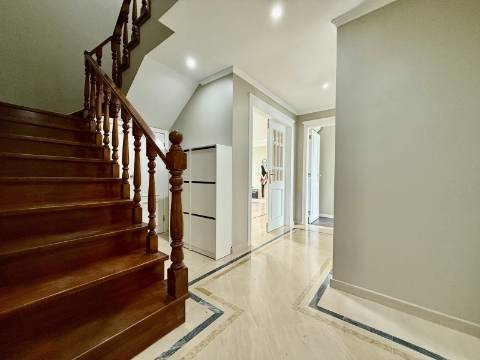 Apartamento T3 Duplex num Condominio Fechado em Cascais