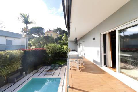 Moradia T5 com Vista Mar no Estoril