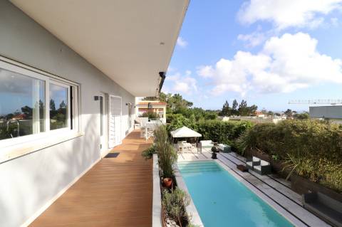 Moradia T5 com Vista Mar no Estoril