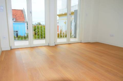 Apartamento T2+1 no centro do Estoril.