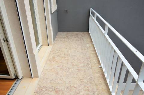 Apartamento T2+1 no centro do Estoril.