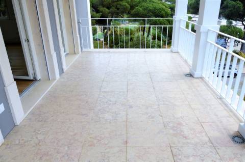 Apartamento T2+1 no centro do Estoril.