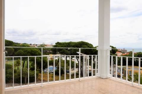 Apartamento T2+1 no centro do Estoril.