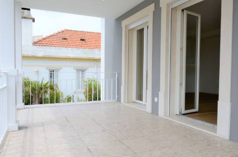 Apartamento T2+1 no centro do Estoril.