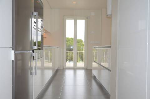 Apartamento T2+1 no centro do Estoril.