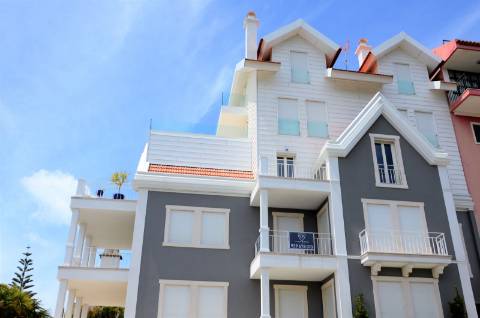 Apartamento T2+1 no centro do Estoril.