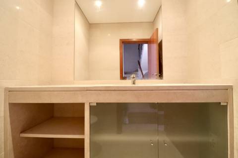 Moradia geminada T4+1 em condomínio fechado