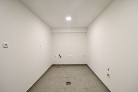 Moradia geminada T4+1 em condomínio fechado