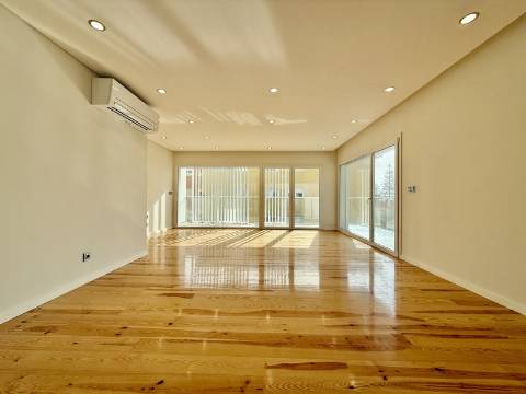 Apartamento T4 no novo empreendimento São João Residence