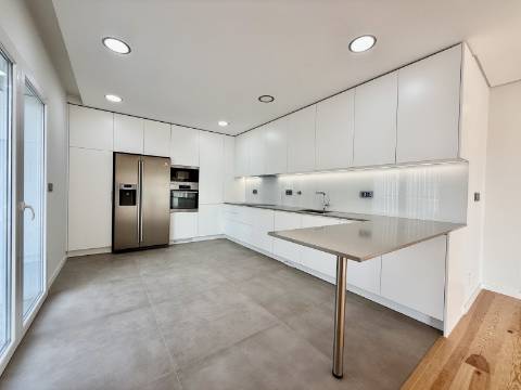 Apartamento T4 no novo empreendimento São João Residence