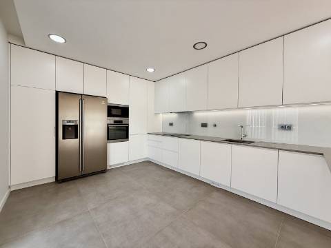 Apartamento T4 no novo empreendimento São João Residence