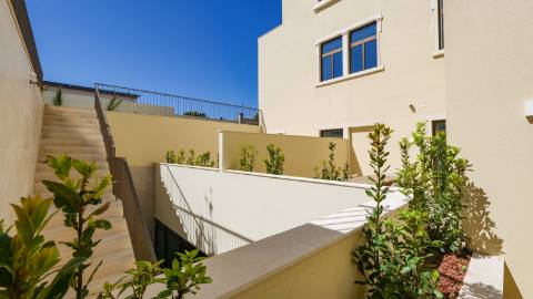 Apartamento T3 Duplex com 227,61m2