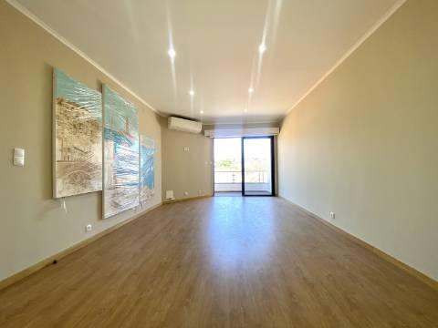 Apartamento T4 Duplex no Centro Histórico de Cascais com Vista Mar