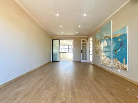 Apartamento T4 Duplex no Centro Histórico de Cascais com Vista Mar