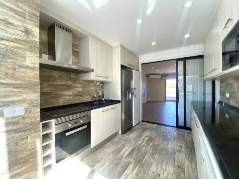 Apartamento T4 Duplex no Centro Histórico de Cascais com Vista Mar