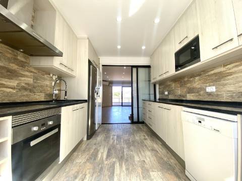 Apartamento T4 Duplex no Centro Histórico de Cascais com Vista Mar