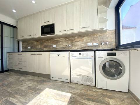 Apartamento T4 Duplex no Centro Histórico de Cascais com Vista Mar